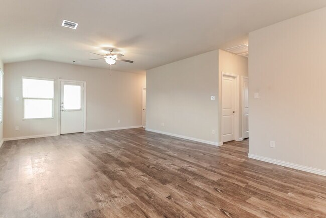 Foto del edificio - 1331 Black Canyon Ave