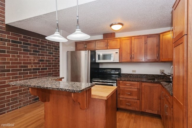 Building Photo - 1 br, 1 bath  - 2225 N Halsted St Apt 26