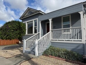 Building Photo - 245 Maple St