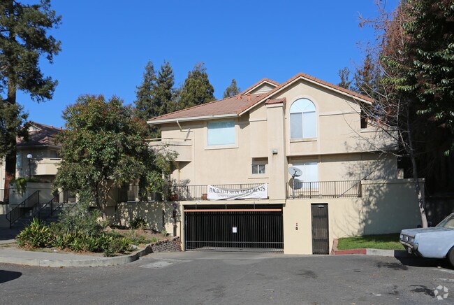 Foto del edificio - 140-182 E Lewelling Blvd