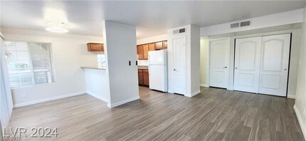 Building Photo - 2121 Blue Breeze Dr