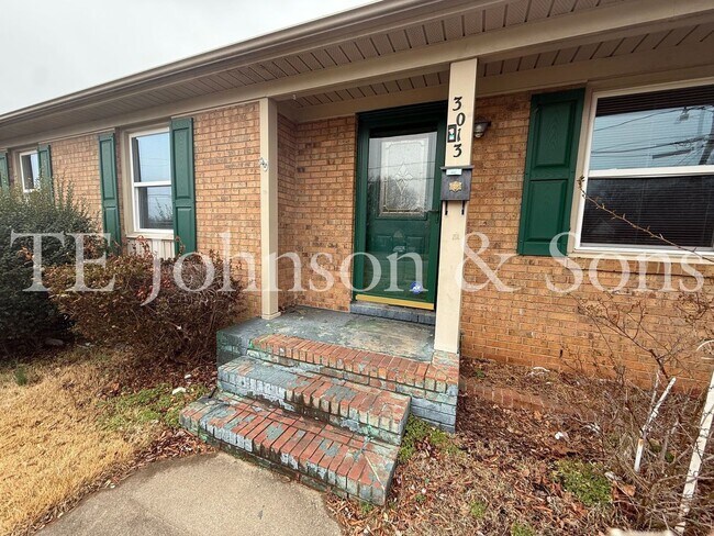 Building Photo - Charming 3 Bedroom Home with Hardwood Floors and Large Backyard in Winston-Salem