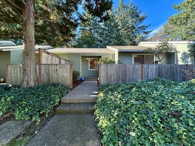 Serene 2 Bed, 2 Bath Updated Hidden Gem! - Serene 2 Bed, 2 Bath Updated Hidden Gem! House