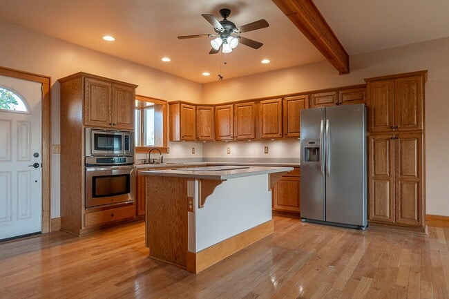 Foto del edificio - Stunning 4 bed, 3 bath home on 2.8 Acres