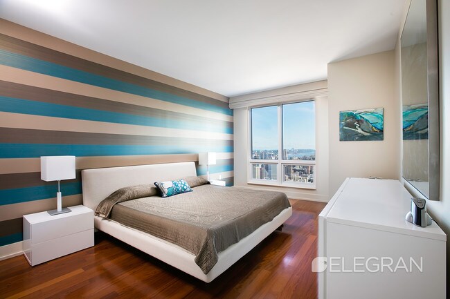 Foto del edificio - 350 W 42nd St