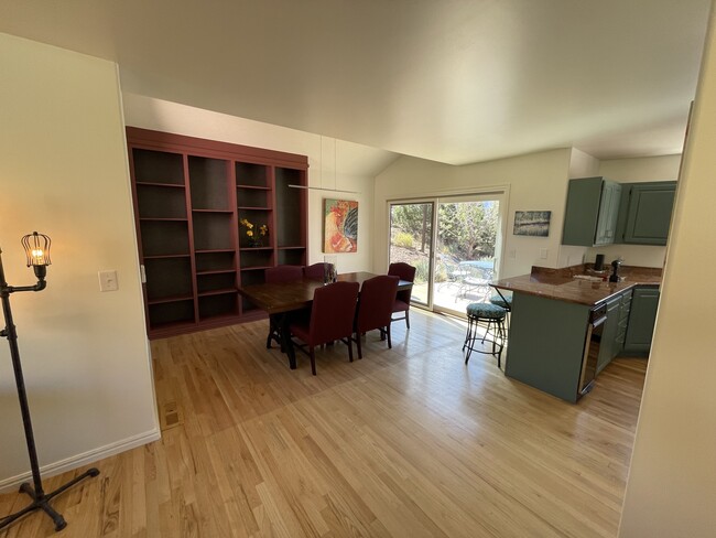 Building Photo - 282 Valley View Dr