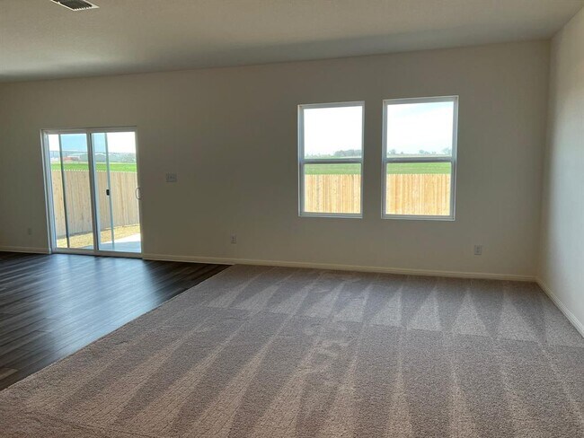 Building Photo - 624 Gemsbok Dr