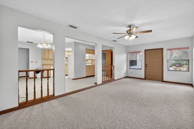 Building Photo - Spacious 2/2 in Leesburg Near Treadway Elementary – Bonus Room