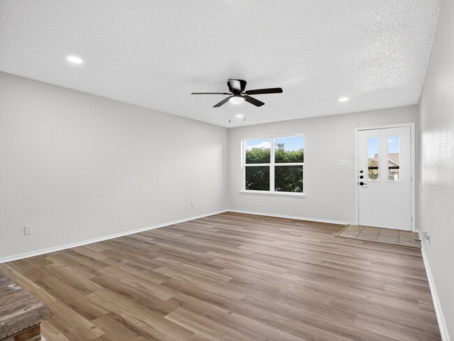 Foto del edificio - 3808 Glover Dr