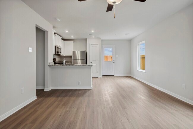 Foto del edificio - 7506 Thrips Ln