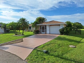 Building Photo - 259 Franca St