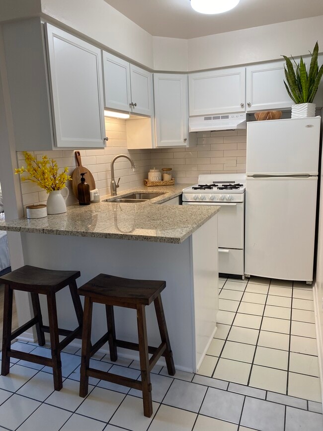 Building Photo - Madison West Apartments