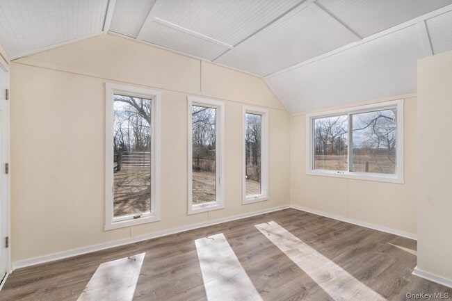 Building Photo - 396 Reeves Ave