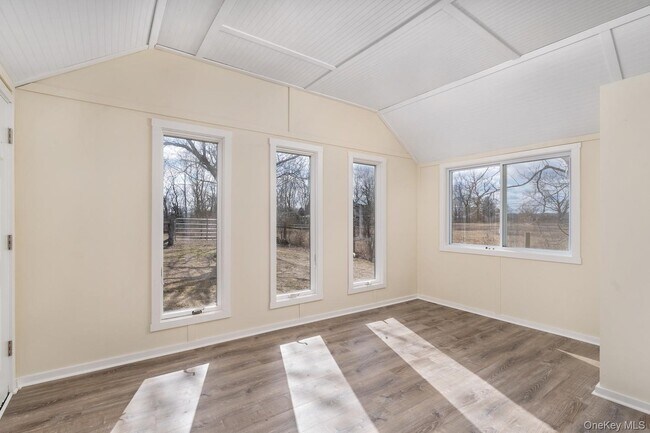 Foto del edificio - 396 Reeves Ave