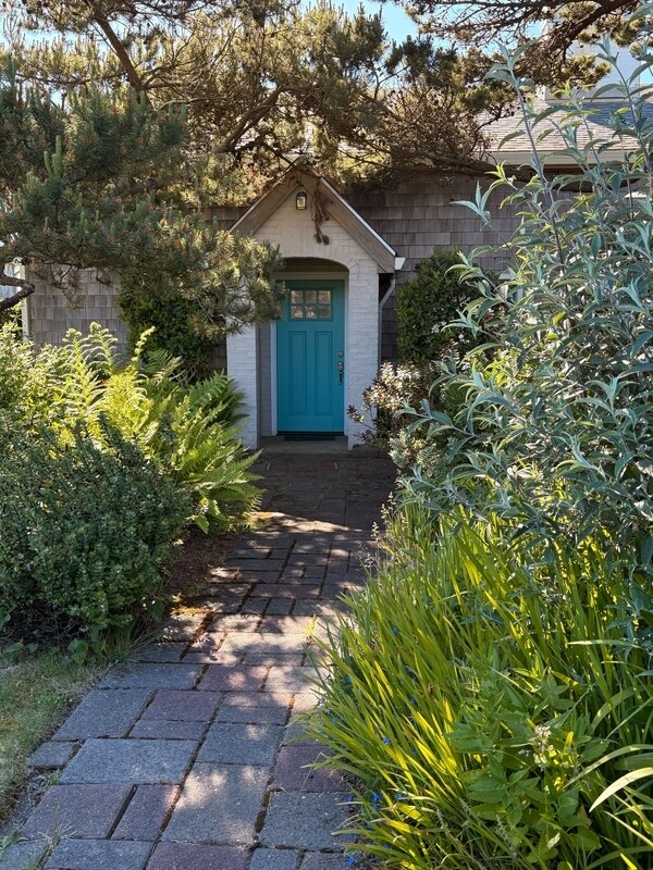 Foto principal - 3519 NW Jetty Ave
