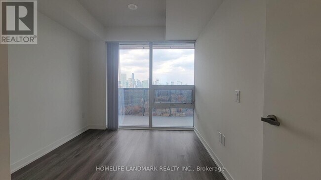 Building Photo - 138-4138 Downes St