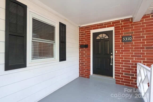 Building Photo - 5310 Buckingham Dr