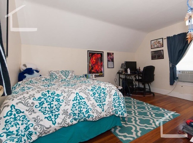 Building Photo - 125 Murdock St