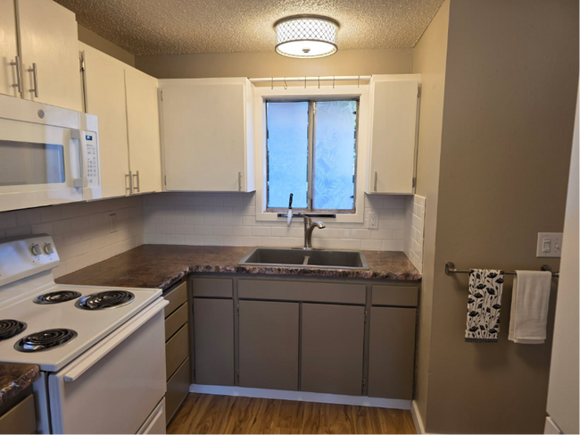 Building Photo - 990 S 11th St