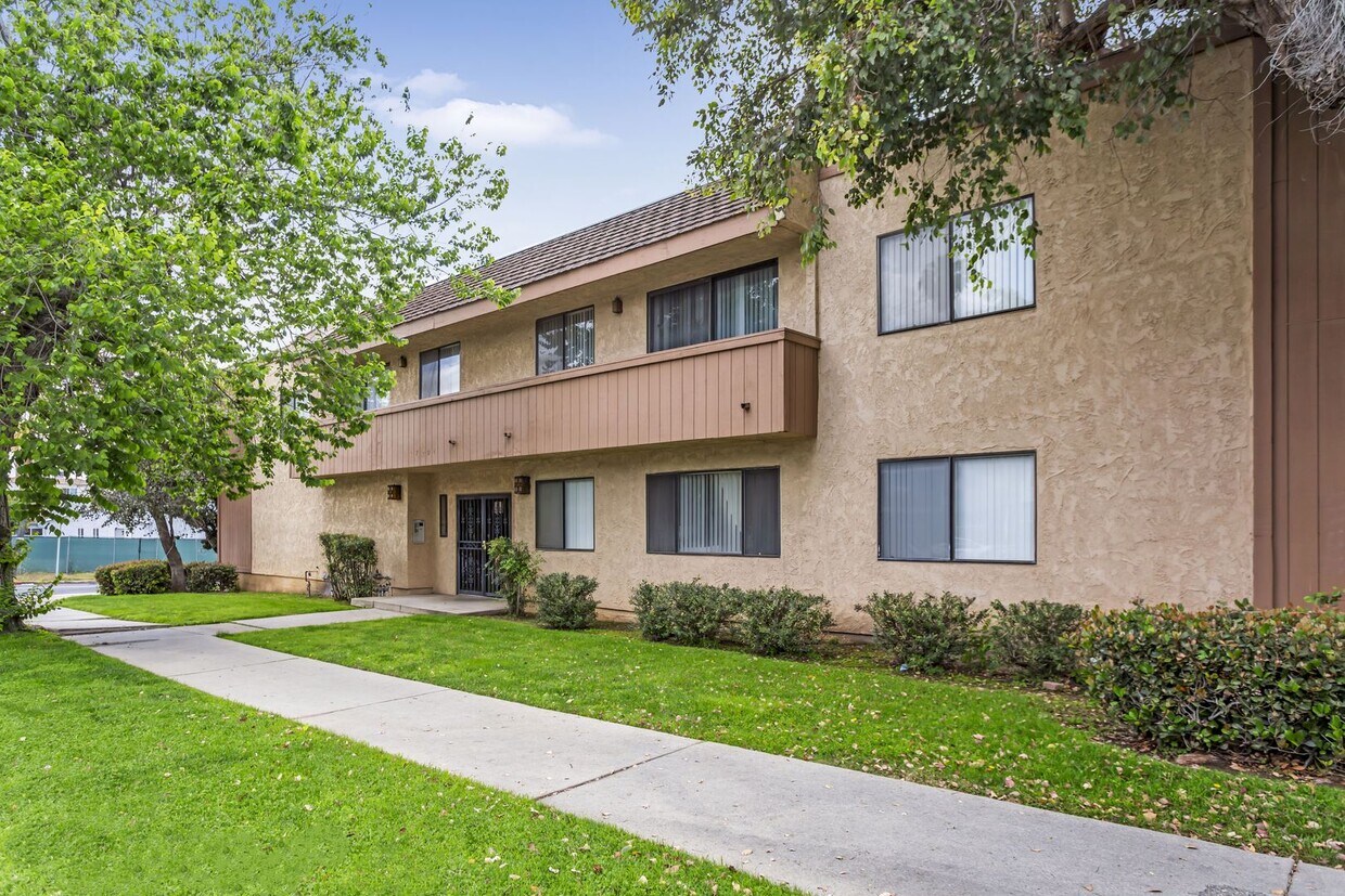 Primary Photo - Chatsworth Rent This Now