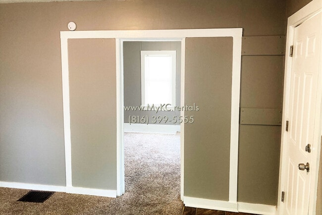 Building Photo - Perfectly Proportioned Bungalow