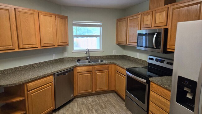 Building Photo - Beautiful 3BR/2BA in Savannah Station!