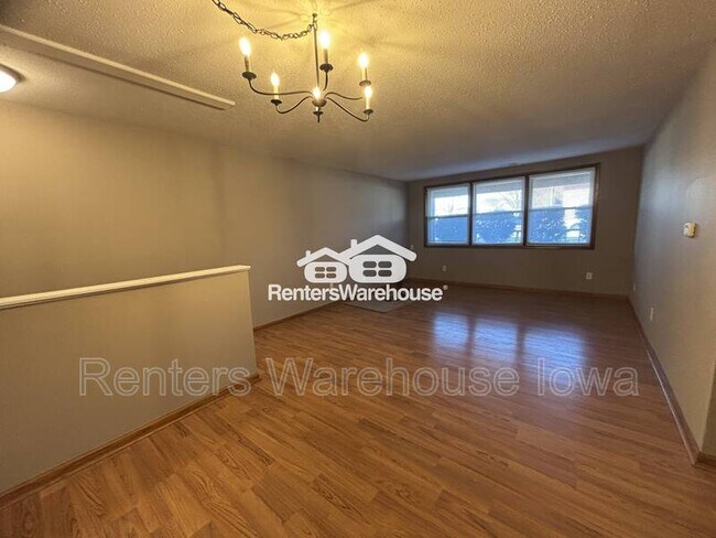 Foto del edificio - 7815 Douglas Ave