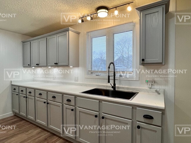 Building Photo - 721 Terrace Ave