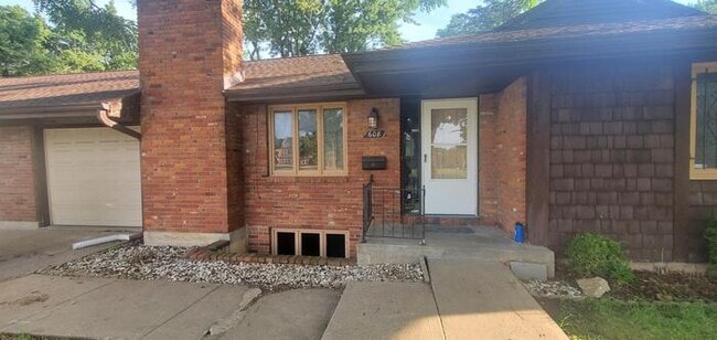 Building Photo - 608 E 78th St
