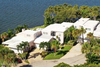 Building Photo - 412 La Costa St