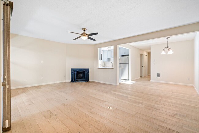 Building Photo - 1/2 Off First Month of Rent!!! Modern Lake...