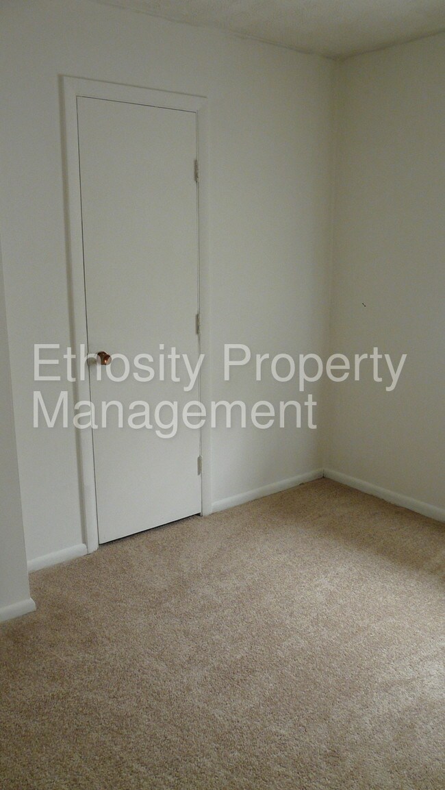 Building Photo - 7110 Pin Oak St
