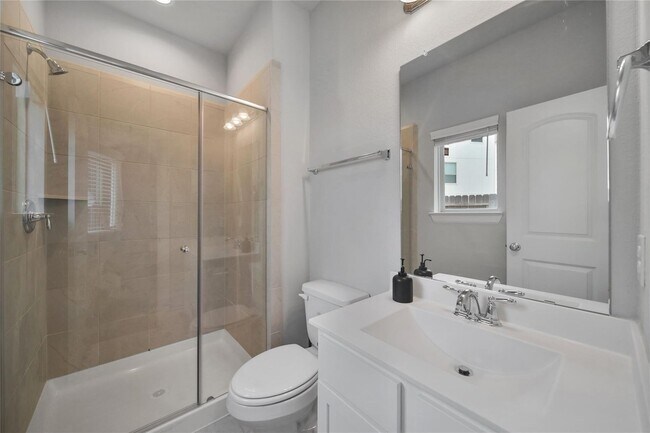 Building Photo - 3 bedroom home near the Medical Center!