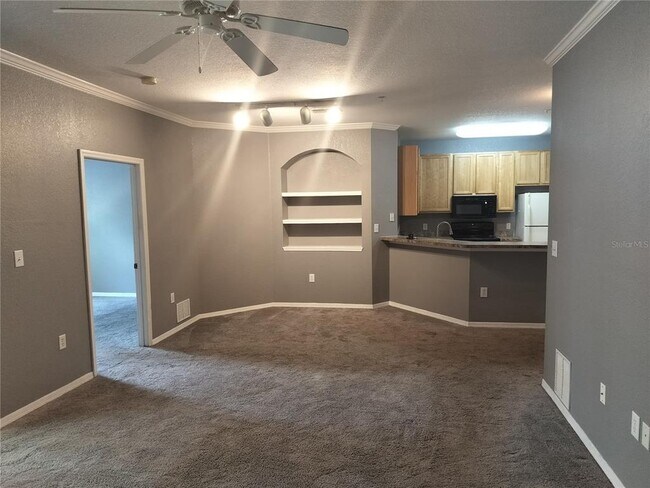 Building Photo - 10209 Courtney Palms Blvd