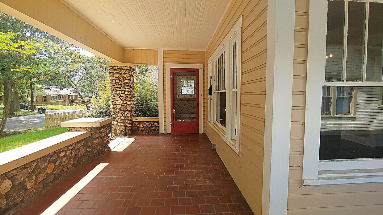 Primary Photo - 3 BR, 1.5 Bungalow Available in Glen Iris