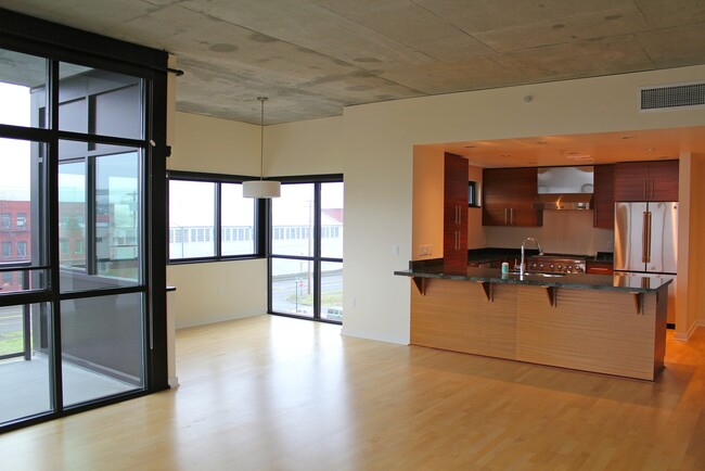 Foto del edificio - Stunning Riverscape 2bd/2.5bath Corner Con...