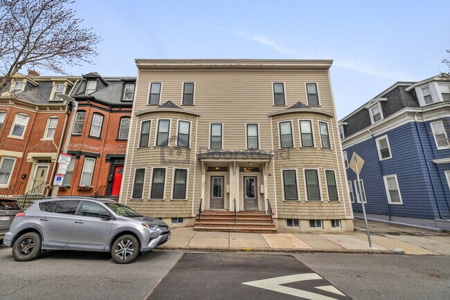 Building Photo - 868 E 4th St
