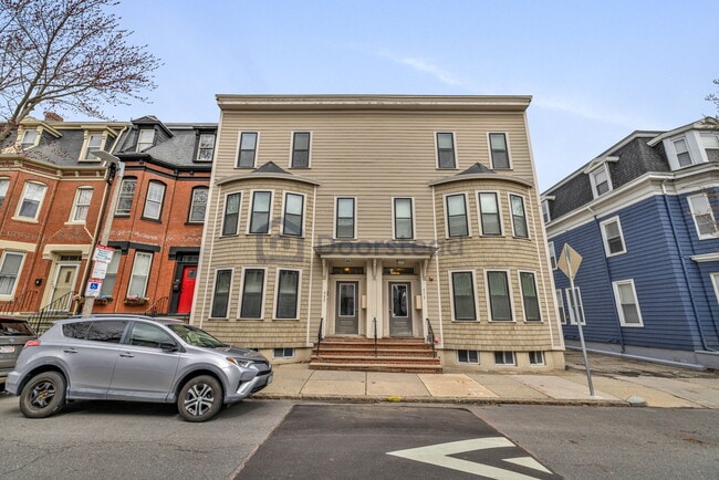 Building Photo - 868 E 4th St
