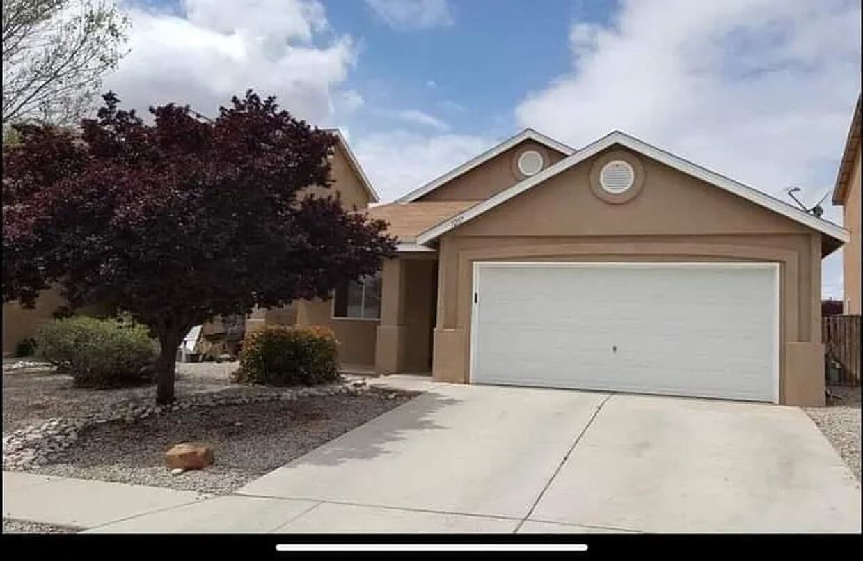 Primary Photo - This newly renovated 3 bedroom, 2 bathroom...