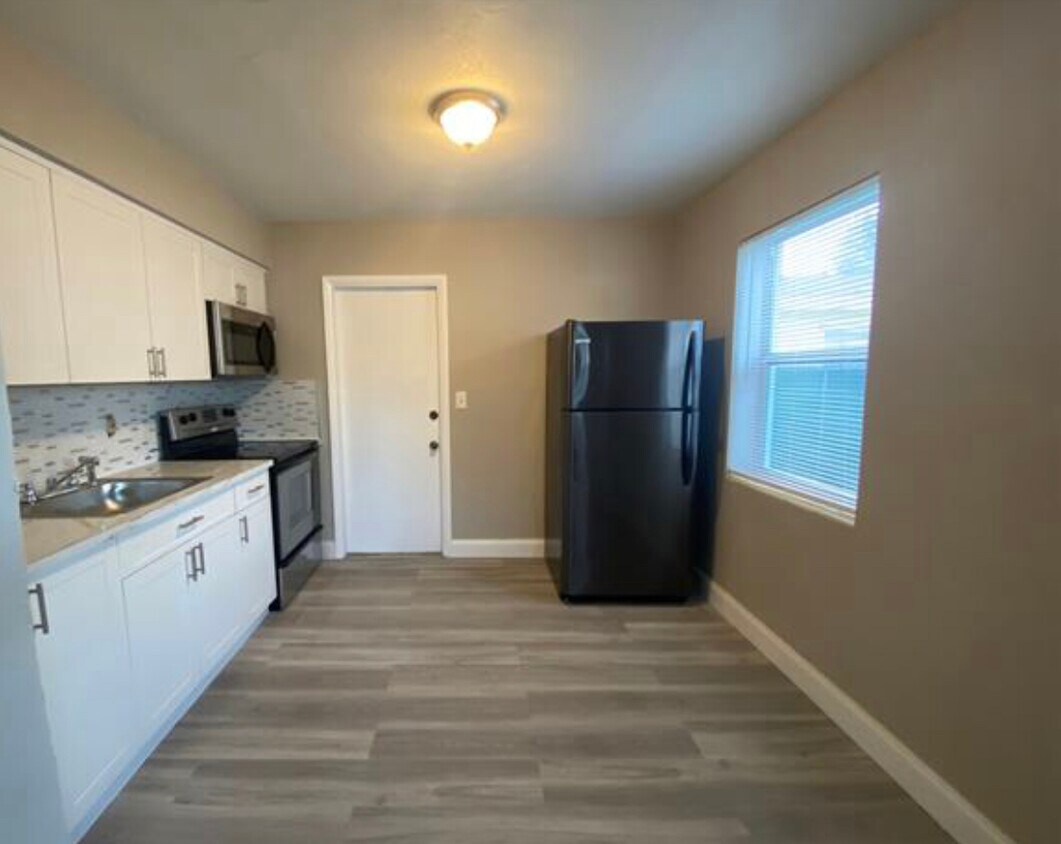 Foto principal - 2300 Douglas St