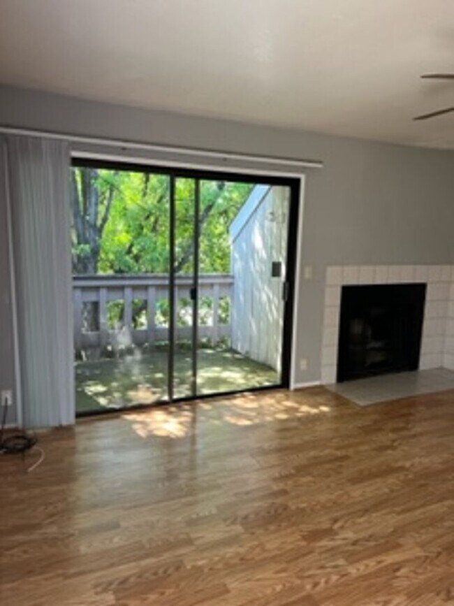 Foto del edificio - 2200 Notre Dame