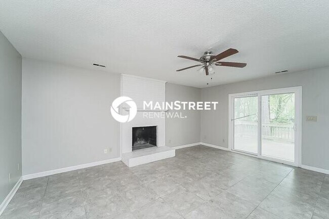 Building Photo - 4 Bedroom Pet-Friendly Home in Charlotte, NC with Main Street Renewal