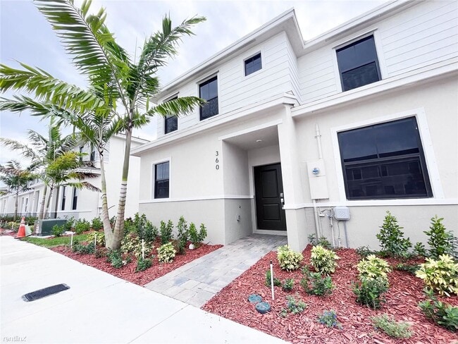 Building Photo - 3 br, 2.5 bath House - 360 NE 12th St # 0