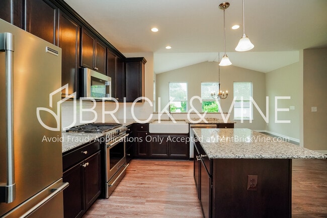Foto del edificio - 2480 Ridgeway Ave
