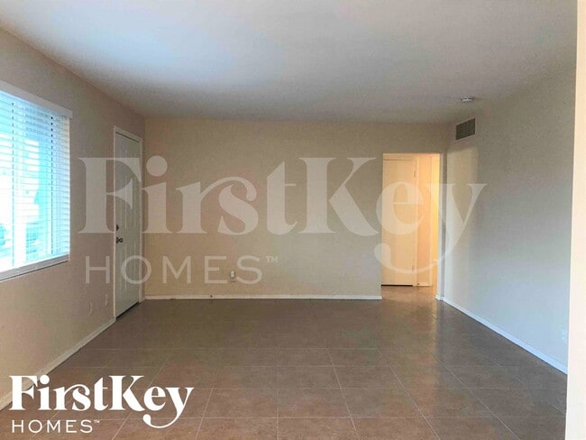 Building Photo - 3625 W San Juan Ave