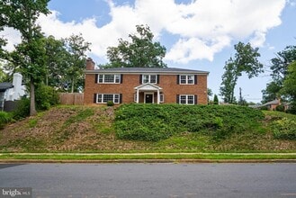 Building Photo - 5012 Larno Dr