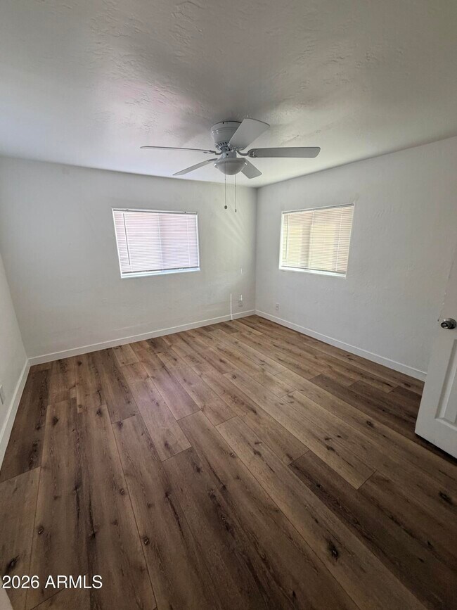 Foto del edificio - 2419 E Oak St