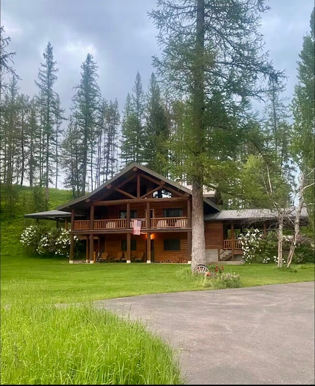 Building Photo - 650 Seville Ln