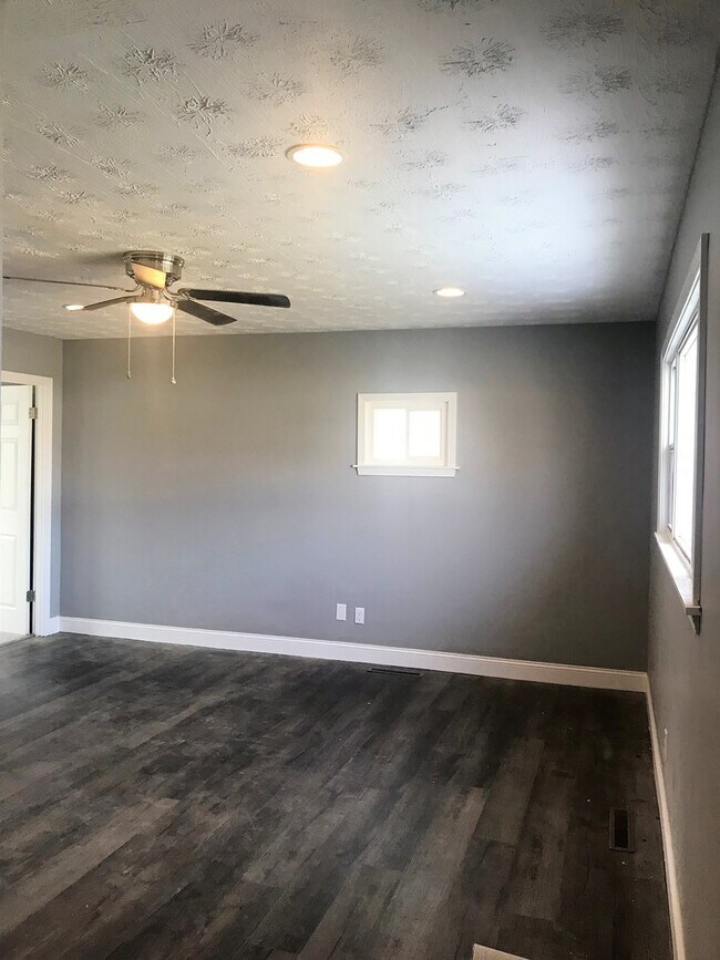 Building Photo - Beautiful 3 Bedroom House in Marion Frankl...