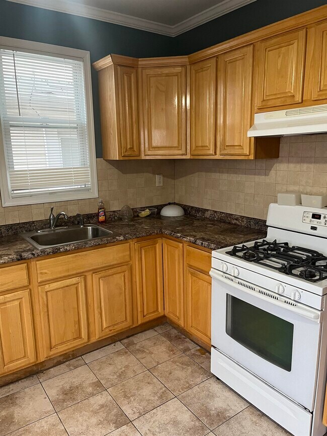 Building Photo - 26 Gautier Ave